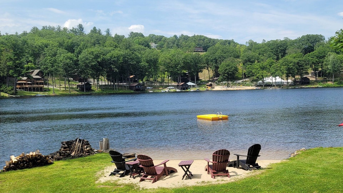 Weare Cabin | Lakefront Luxury Home on Horace Lake