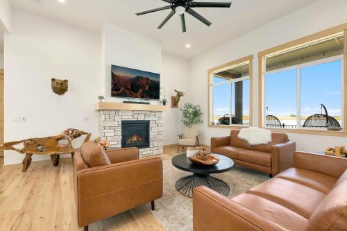 Centerra Villa | Lakefront Luxury - Hot Tub, Pool Table & Views!