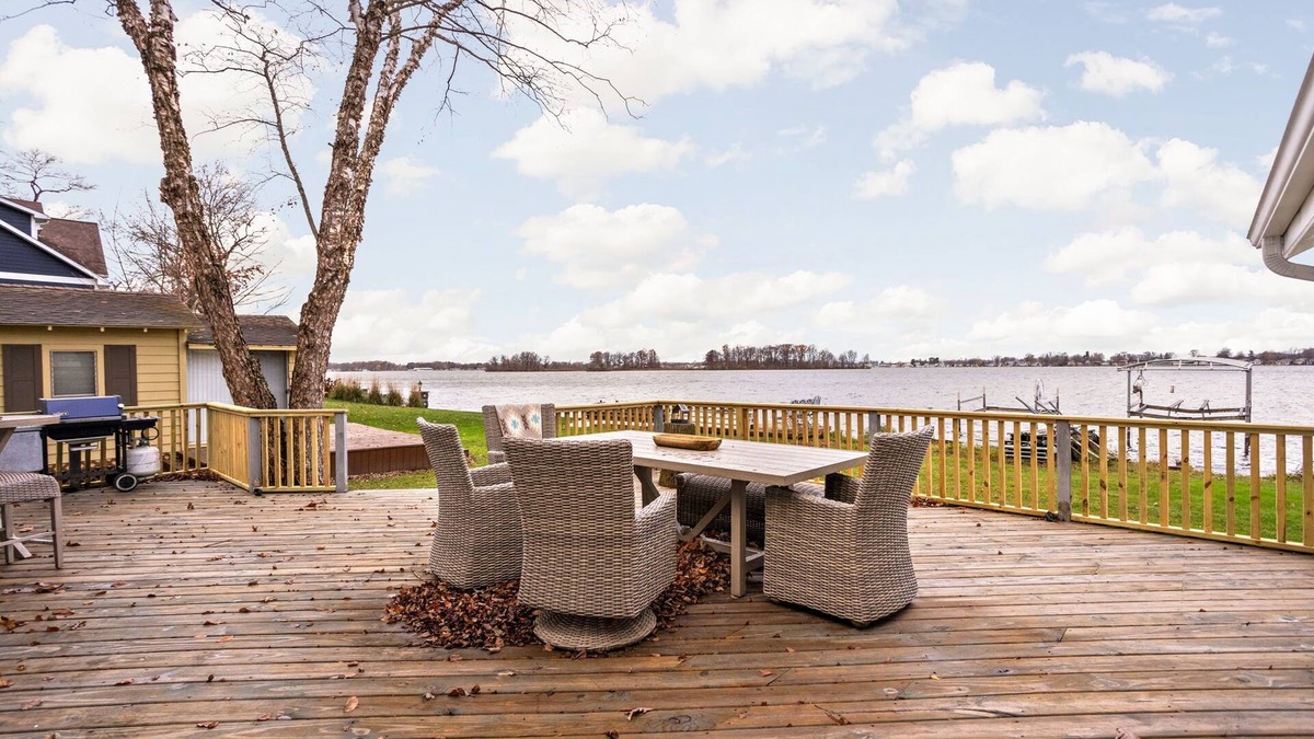 Rochester House | Lakefront Luxury on Lake Manitou - Modern Comforts & Stunning Views