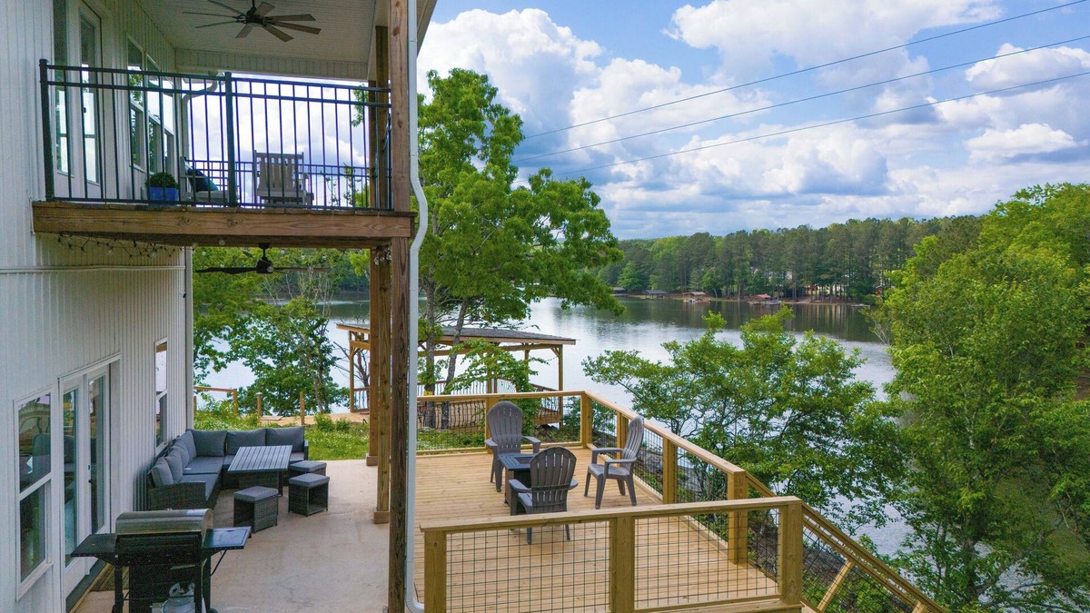 Wedowee House | Lakefront Luxury Retreat, Kayaks, Game Room, Firepit, Pool Table & Private Dock