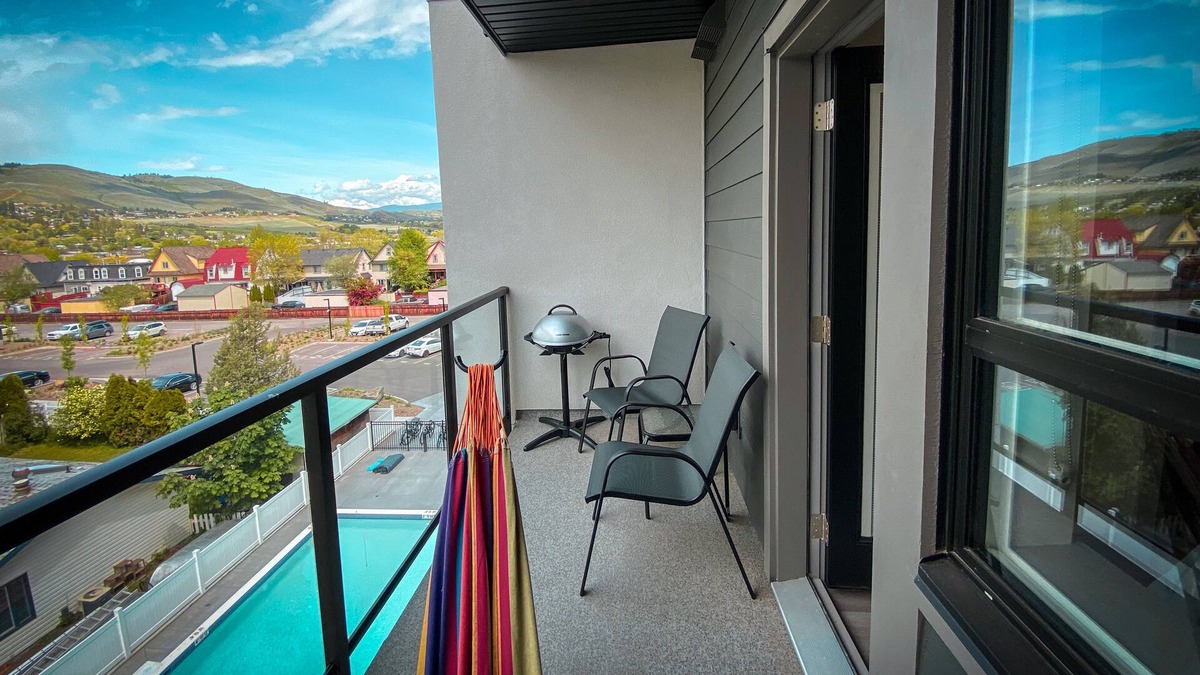 Vernon Resort | Lakefront Luxury Suite w/ patio & pool