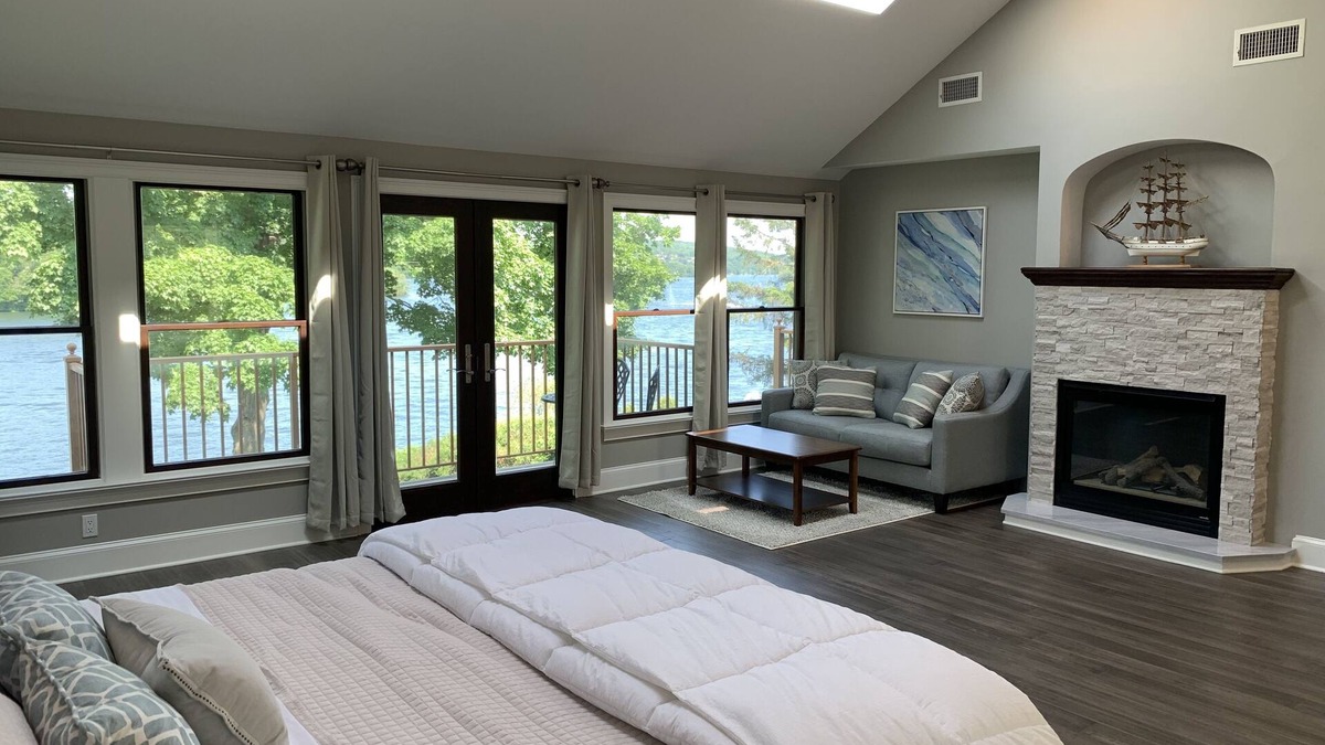 New Fairfield House | Lakefront Luxury Retreat on Candlewood Lake
