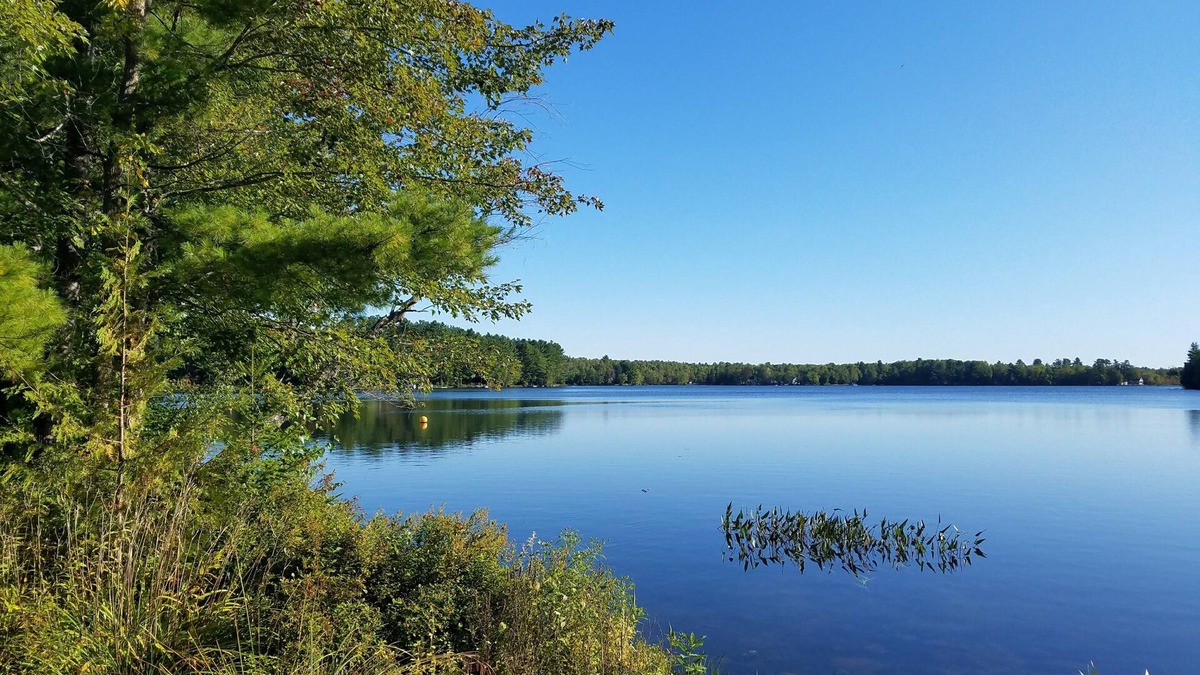 Plymouth House | Lakefront Maine Home - year round