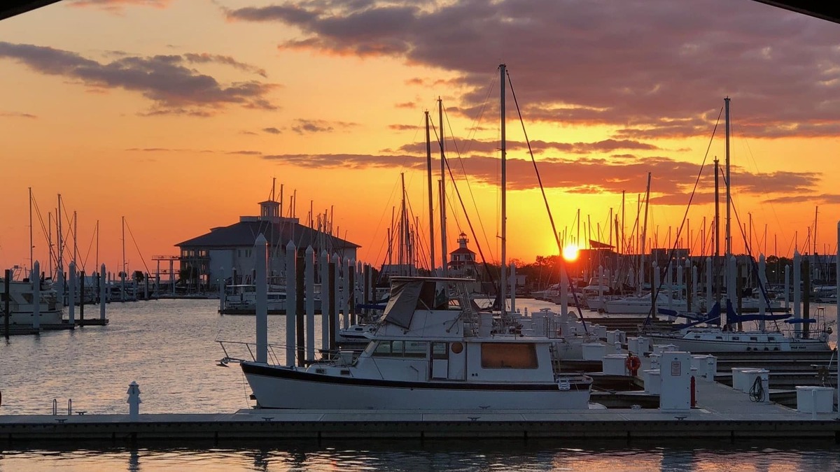 West End House | LAKEFRONT MARINA HOME- 3 DECKS, SUNSET VIEWS, 12 MIN TO FR QTR