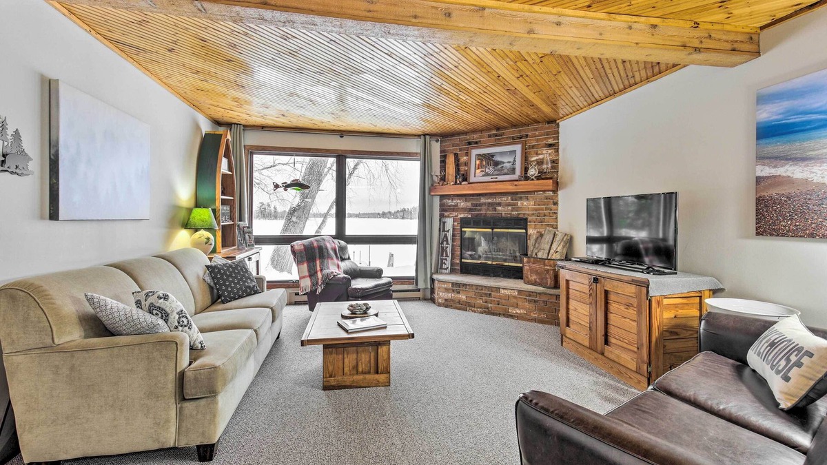 Mercer House | Lakefront Mercer Home: Private Dock & Kayaks!