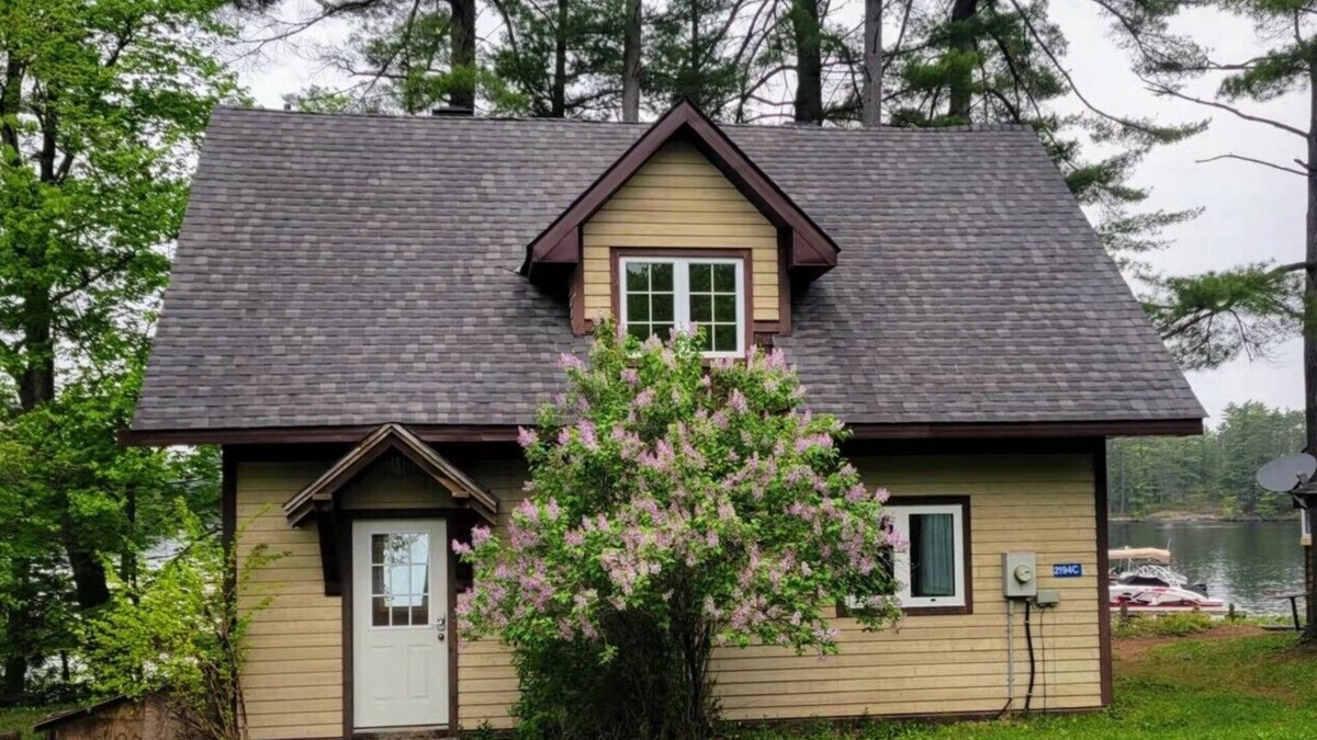 Gravenhurst Cottage | Lakefront Muskoka Beautiful Cottage