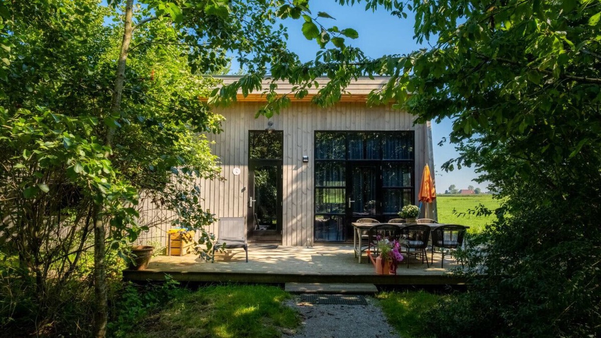 Grou Cabin | Lakefront Nature House with own shared Dock in Friesland: Ljip