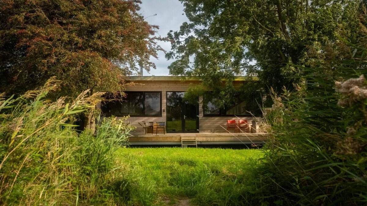 Grou Cabin | Lakefront Nature House with Private Dock: Iisfûgel