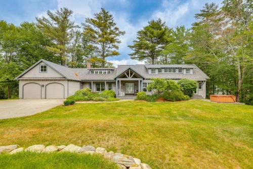 New London House | Lakefront New London Retreat with Dock and Hot Tub!