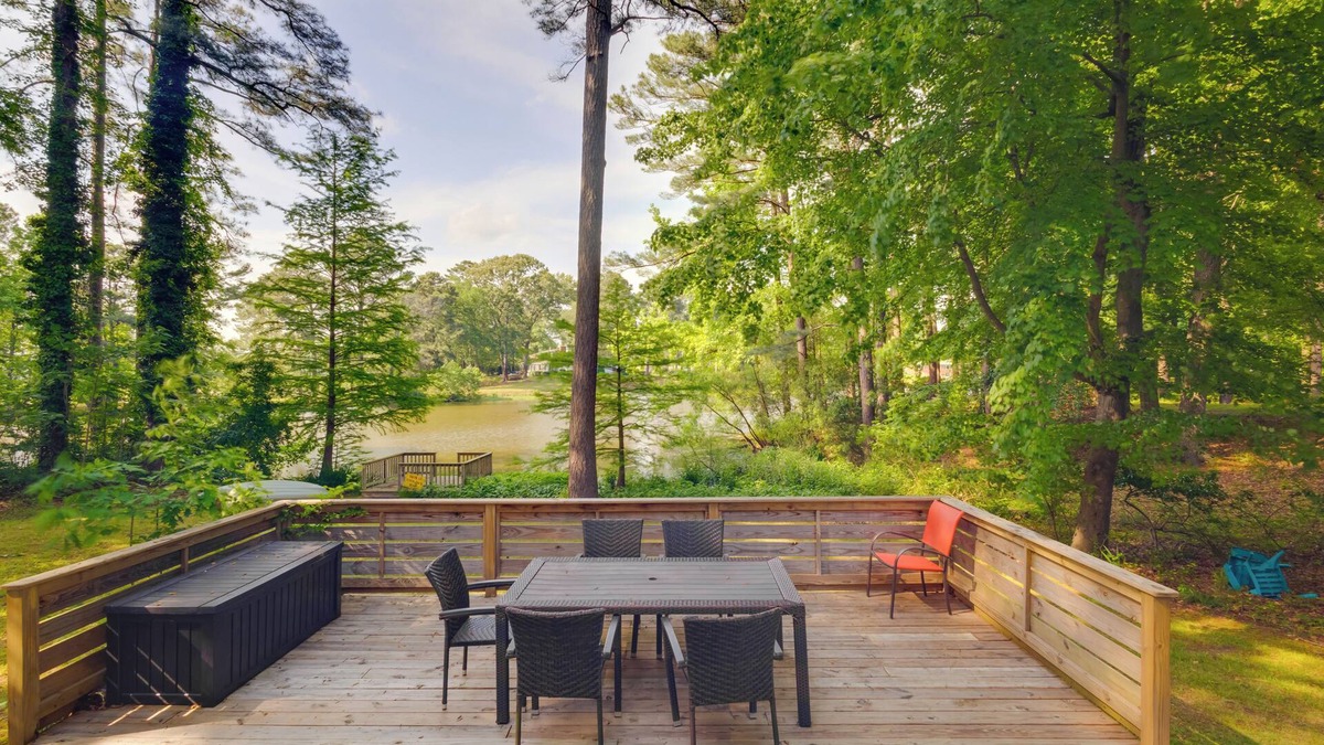 North Newport News House | Lakefront Newport News Home, 6 Mi to City Center!