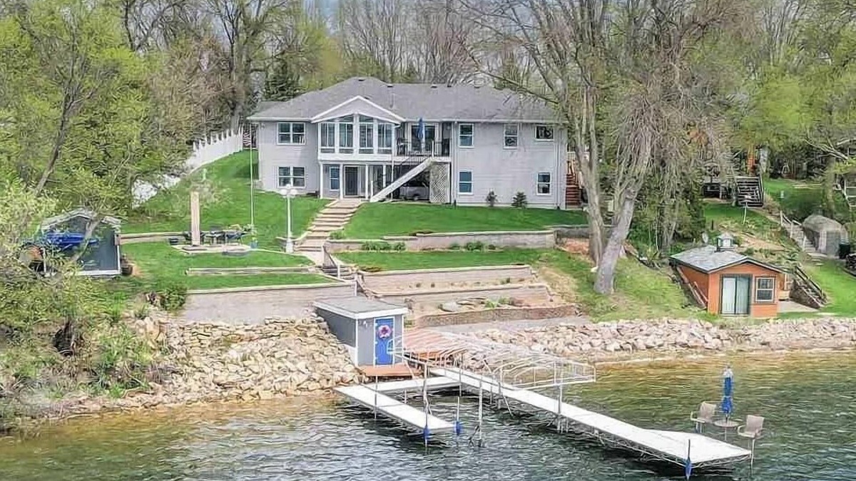 Elysian Township House | Lakefront Oasis; 6bdrm, Game Room, Sun Room- lake days and family memories!