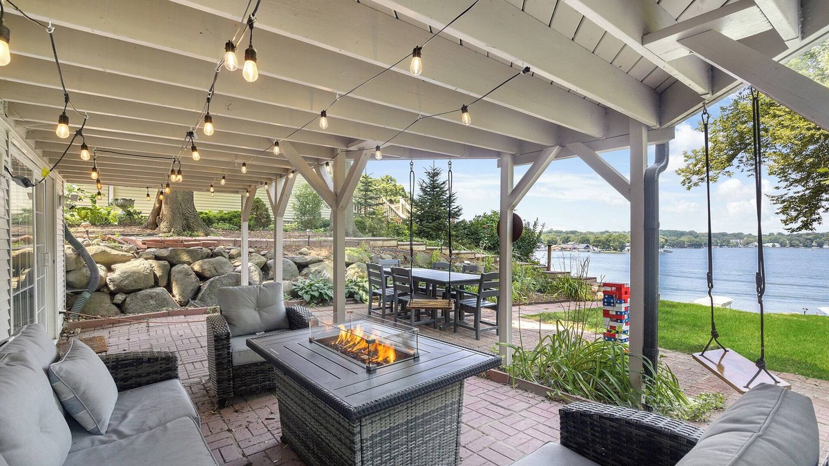 Fox Lake House | Lakefront Oasis w/2 fire pits, game room & kayaks