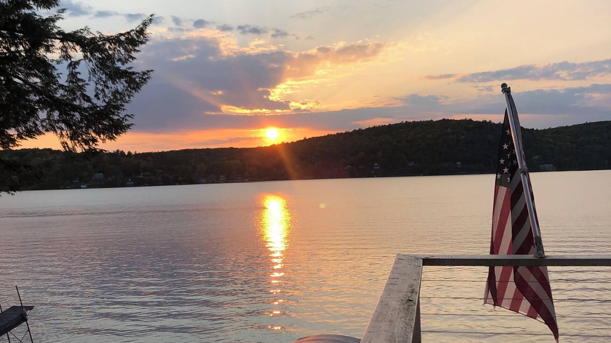 Bomoseen Cottage | Lakefront oasis with amazing sunsets