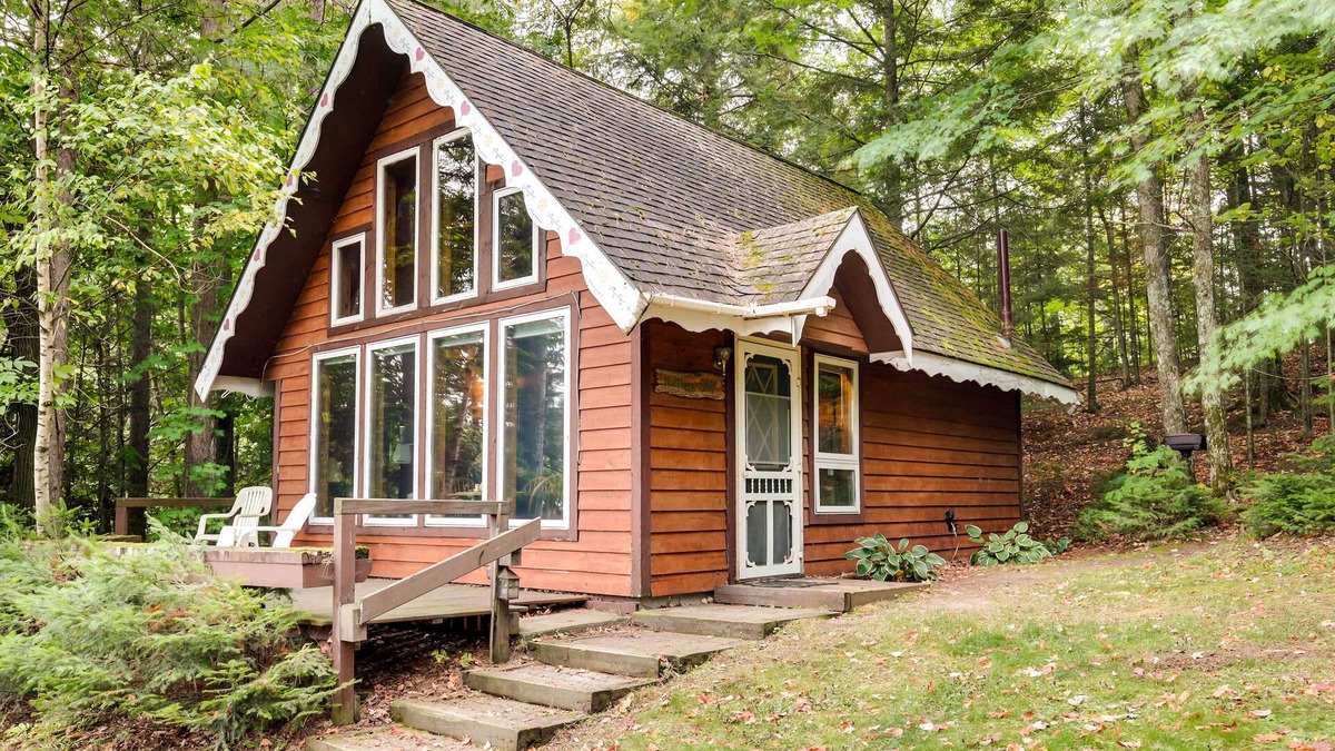 Hill Cabin | Lakefront Ogema Vacation Rental Cabin w/Fire Pit!