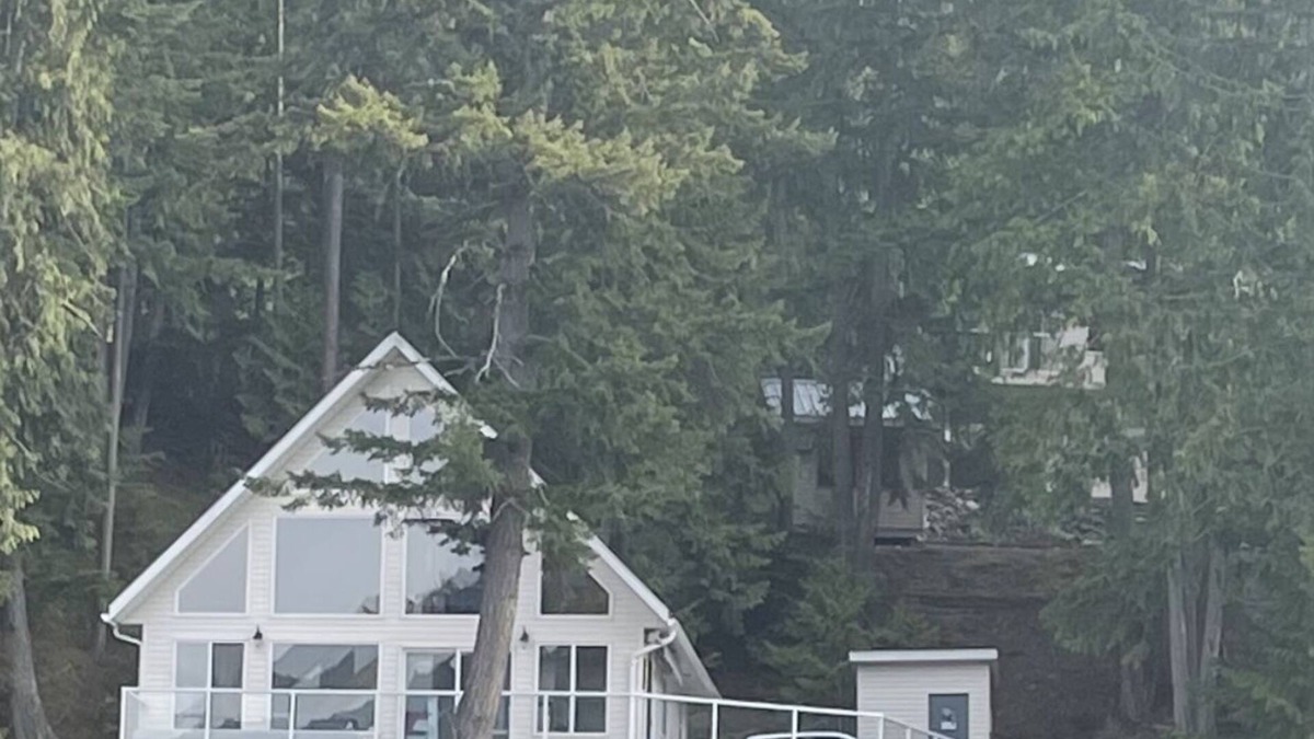 Eagle Bay House | Lakefront on Shuswap- perfect for families