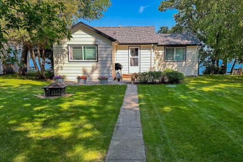 Pelican Rapids House | Lakefront Pelican Rapids Cabin with Boat Dock!