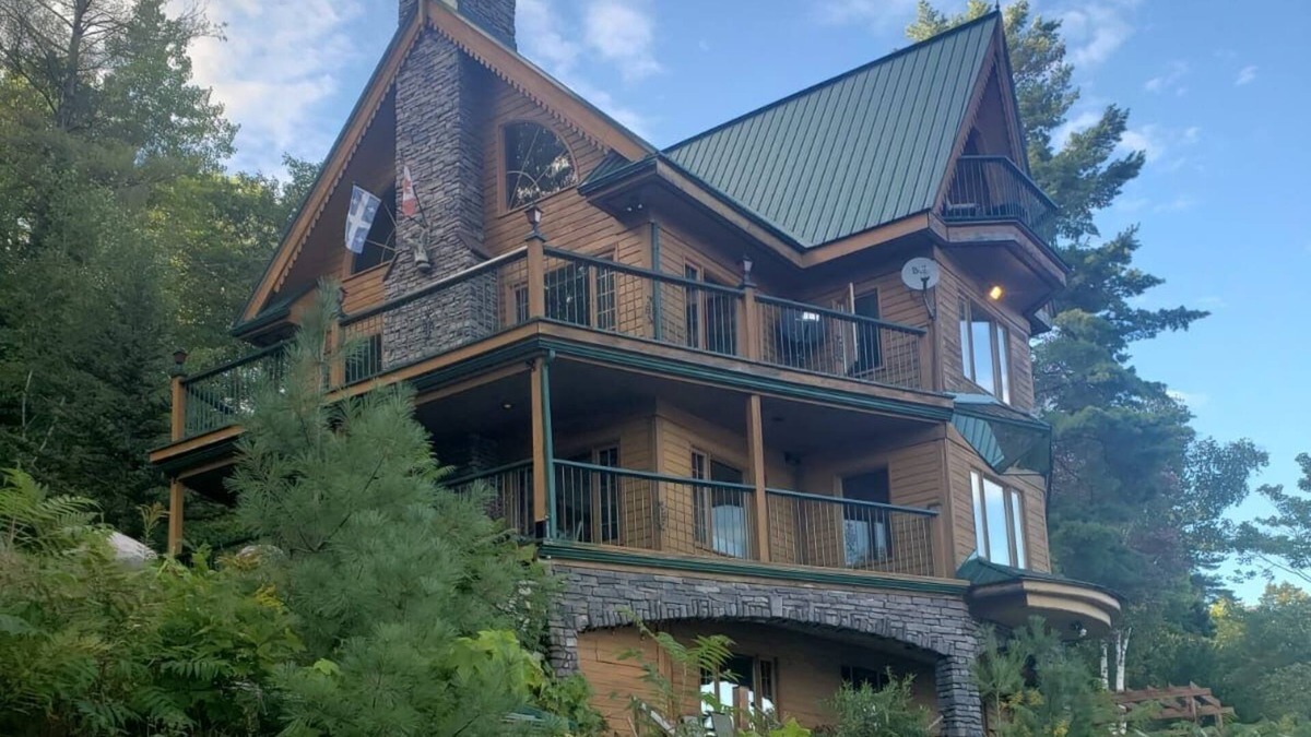 Gracefield Ski Chalet | Lakefront Pineview Chalet + Spa on Lac Orignal