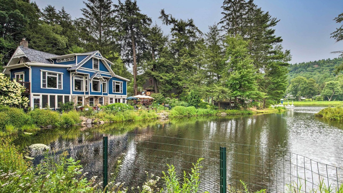 Bear Creek Village Apartment | Lakefront Poconos Retreat w/Hot Tub, Near Hiking!