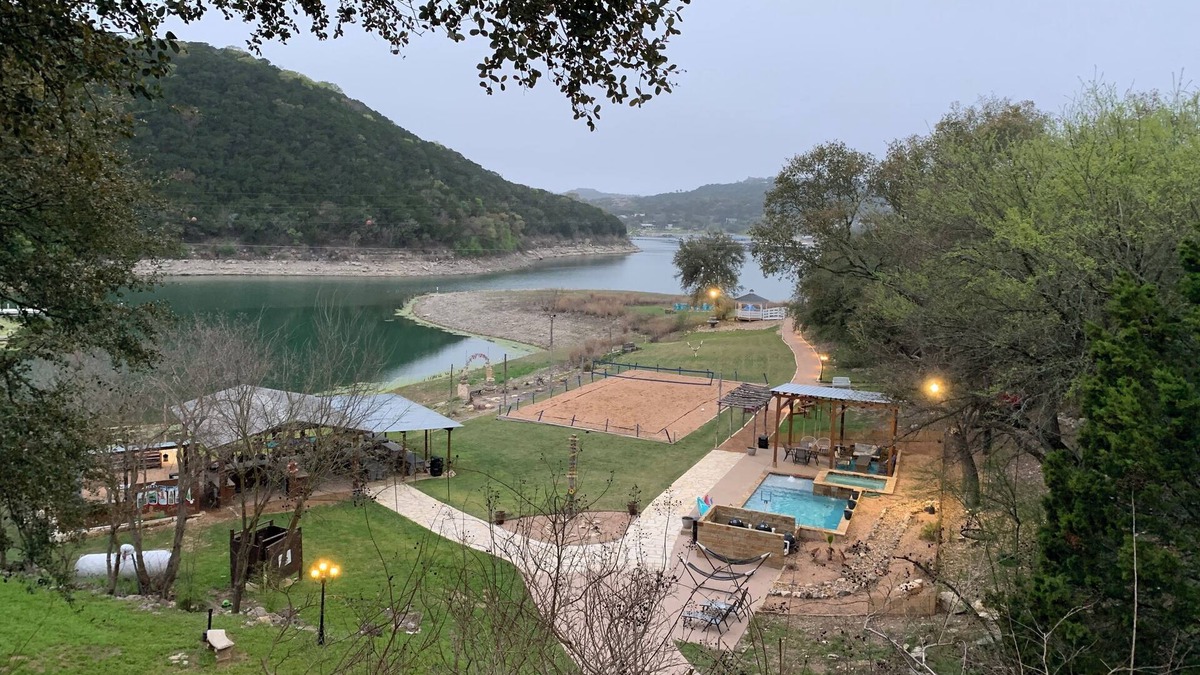 Lower Basin Lake Travis House | Lakefront/Pool & Hot Tub/NEW PICKLEBALL/Sand Volley Ball/4 acres/Sleeps 28