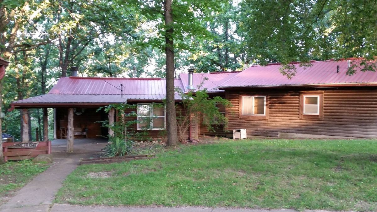Flemington House | LAKEFRONT PREMIER rustic cabin on quiet cove, west side of Pomme de Terre Lake