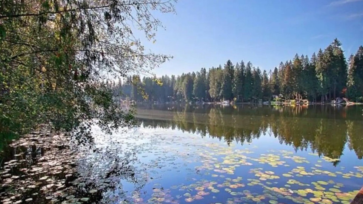 East Renton Highlands RV Rental | Lakefront private camp site