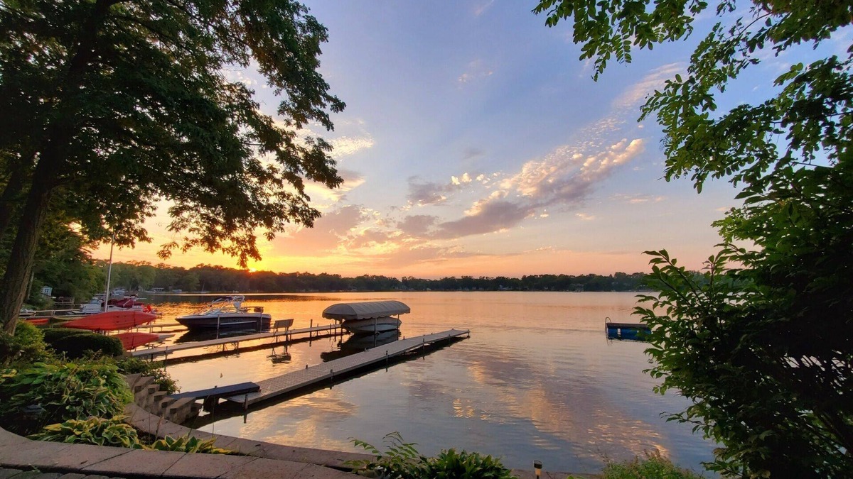New Munster House | Lakefront Private Family Beach Retreat!