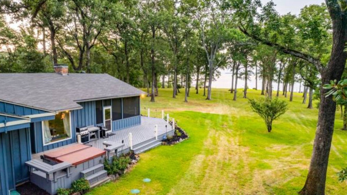 Quinlan House | Lakefront | Private Dock | Games | Guest House