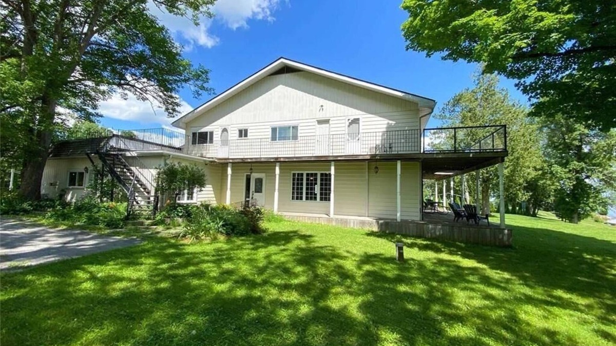 Port Stanton House | Lakefront property - Lake Sparrow Guest House