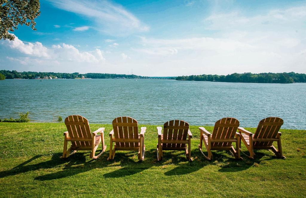 Steele Creek House | Lakefront Property Studio with Private Porch #39 at Long Cove Resort