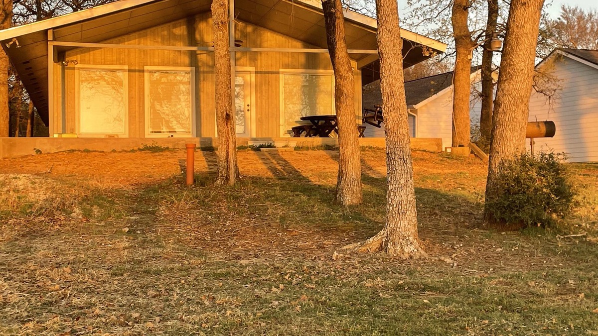 Leon County House | Lakefront Property with Boat Dock close to public boat ramp! Beautiful sunsets!