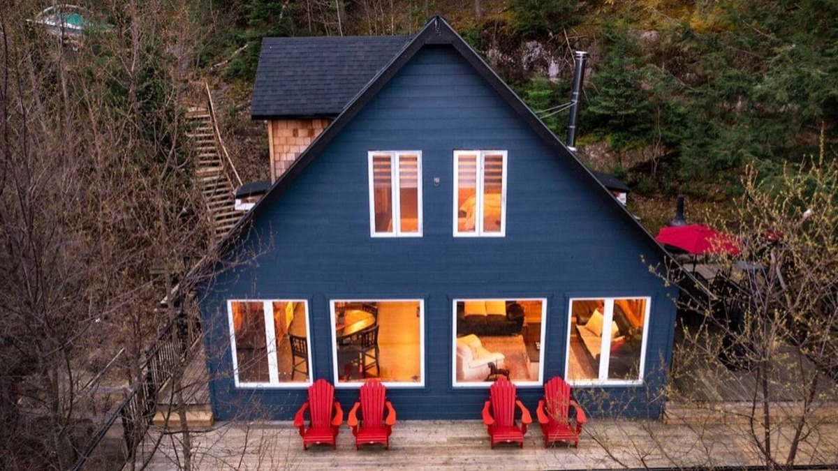 Algonquin Highlands Cottage | Lakefront Retreat & Panoramic Views With Hot Tub and Sauna