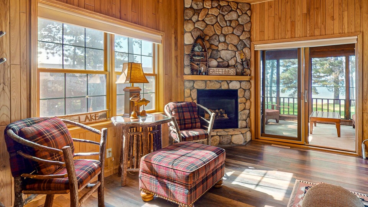 Manitowish Waters Condo | Lakefront resort retreat with screened porch, fireplace, pool, marina, & dining