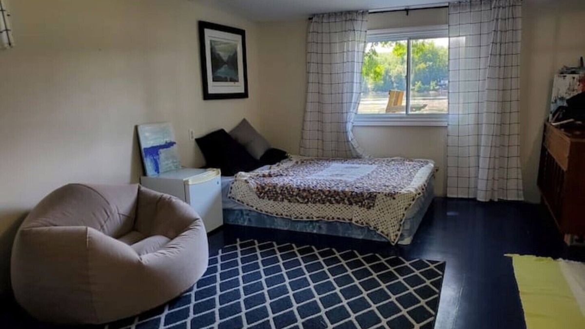 Centre Hastings Cottage | Lakefront Retreat - 2 Bedroom Cottage with Bunkie & Canoe