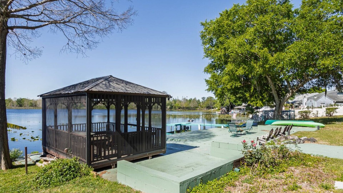 Casselberry House | Lakefront Retreat ~ Kayak ~ Fish ~ Relax ~ Unwind
