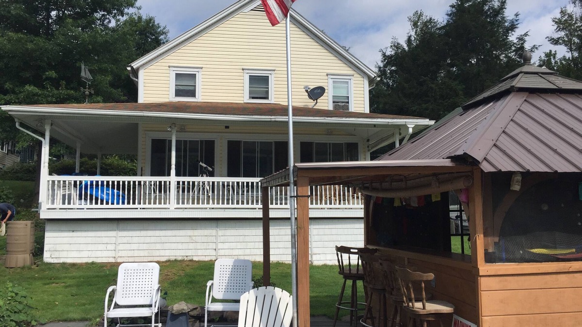 Nicholson House | Lakefront Retreat Near golf and skiing in Northeast PA