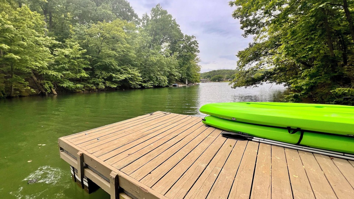 Bella Vista House | Lakefront Retreat - PrivatenDock + Kayak Rentaln - Remodeled - Family Friendly