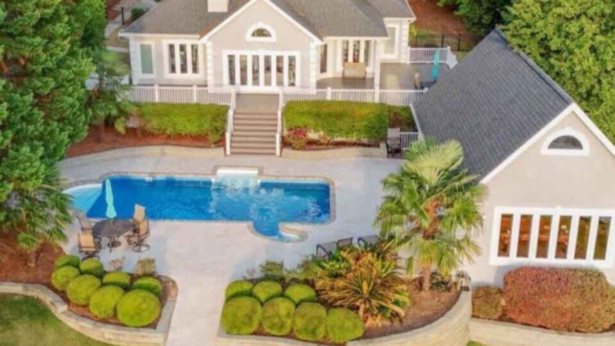 Milledgeville House | Lakefront Retreat with Pool and Room For Everyone!