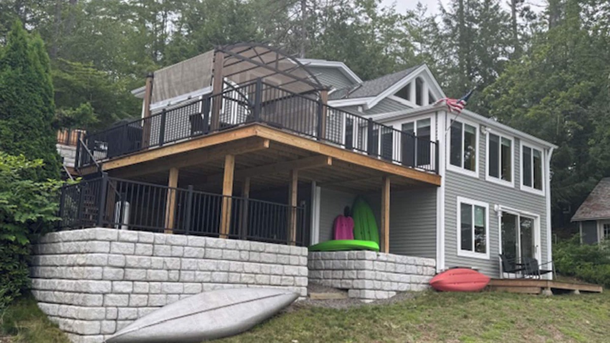 New Hampton House | Lakefront Retreat