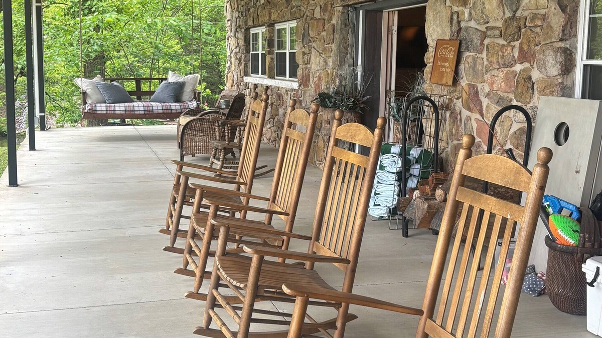 Gadsden House | Lakefront Retreat! Unique,Rustic Elegance. Sleeps 15 Dog Friendly/FISHING dream!