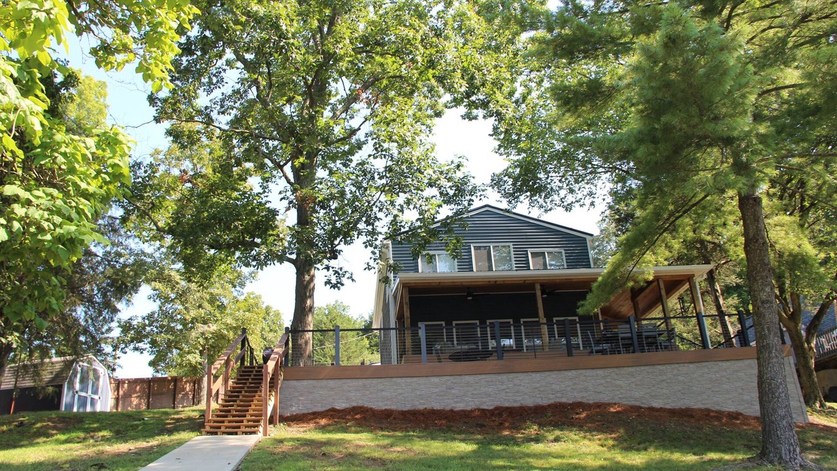 Williamstown House | Lakefront Retreat, Private Dock, Covered Deck, Sleeps 8, 11 min to Ark Encounter