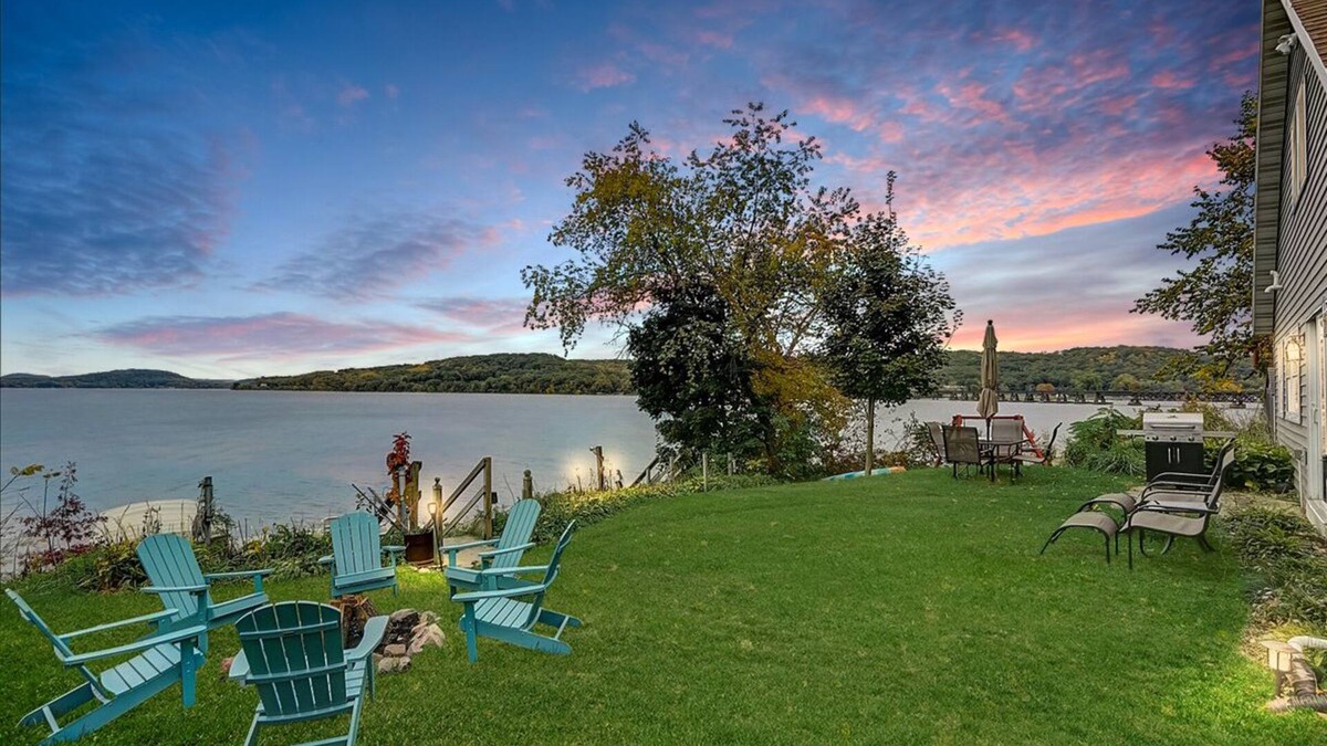Merrimac House | Lakefront Retreat with Stunning Views - Skiing, Hiking & Dells!