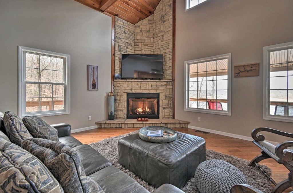 Cub Run House | Lakefront Retreat with Views, Near Mammoth Cave!