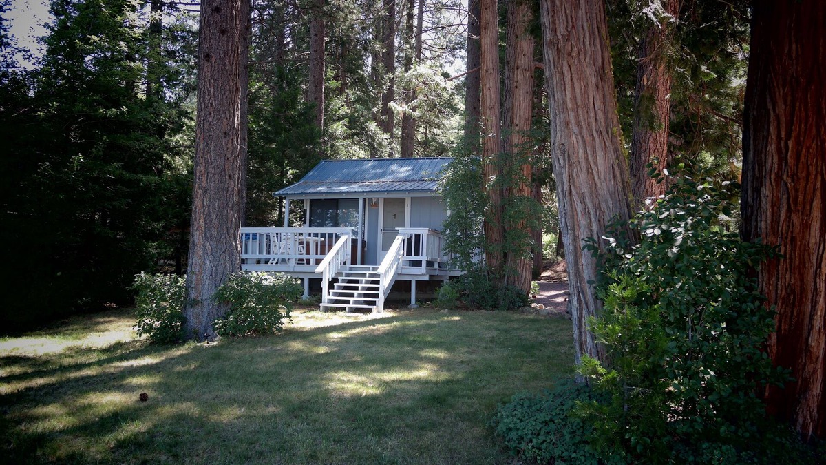 Susanville Cabin | Lakefront Romantic Getaway - The Little Blue Cabin