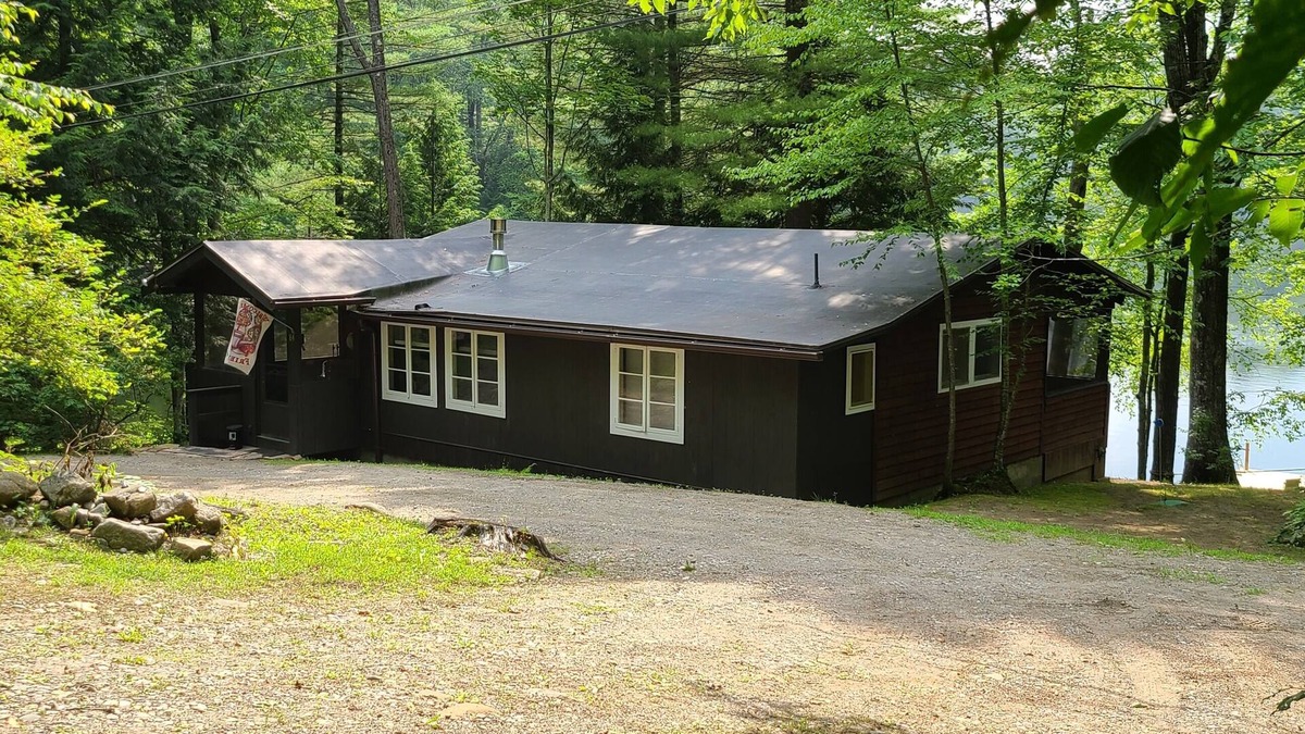 Fort Ann Cabin | Lakefront Rustic 1930s dog friendly Cabin w/lg screened porch near Lake George