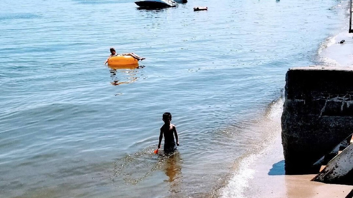 Stony Point House | Lakefront! Sandy Beach! Lake Erie Fishing! 4BR/kayaks/PRIVATE!