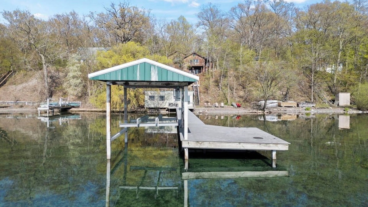 Geneva House | Lakefront | Seneca Wine Trail | Hot Tub | Dock