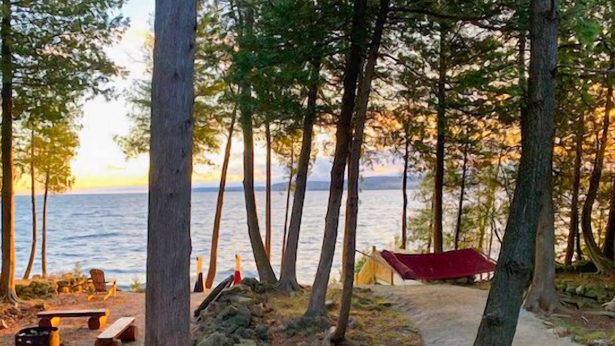 Idlewild Cabin | Lakefront, Sleep16! Amazing Fishing! Game Room!