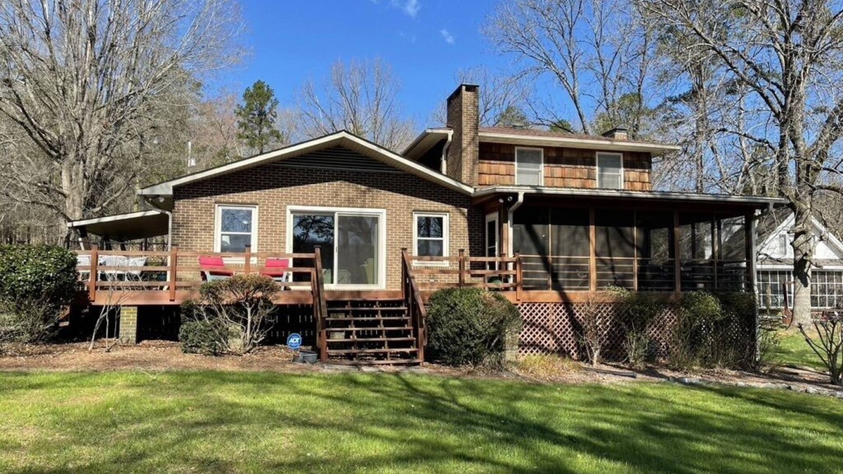 Albemarle House | Lakefront sleeps 14: Swim floats , hammocks, fire pit, grill, yard games
