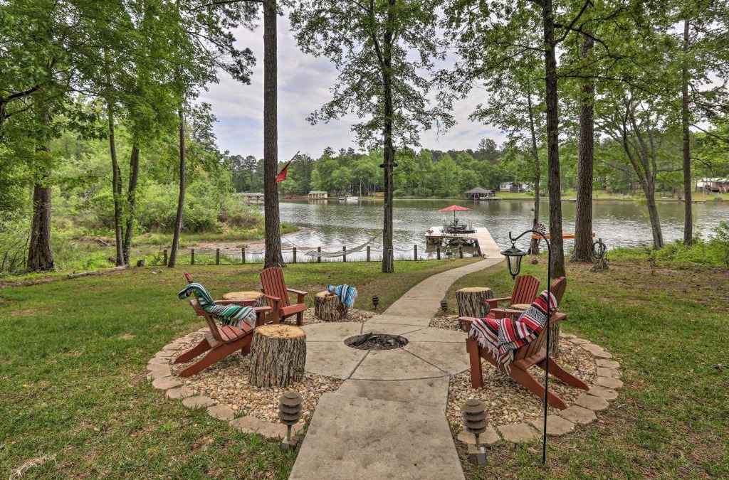 Milledgeville House | Lakefront Sparta Home Fire Pit, Dock and Kayak
