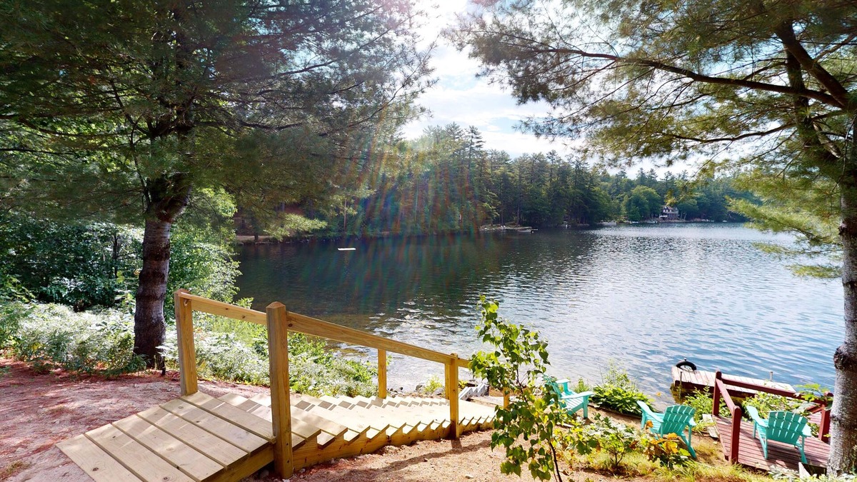 Sanbornville House | Lakefront studio with private dock, fast WiFi & full kitchen - dog-friendly